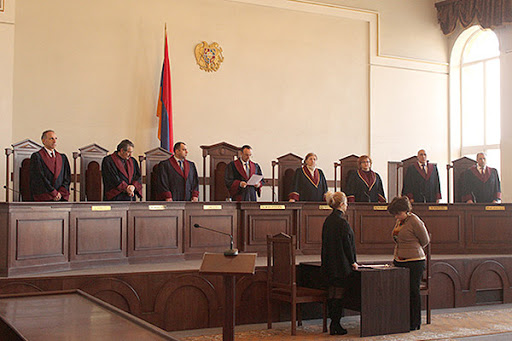 Ermenistan yargı krizi için referanduma gidiyor